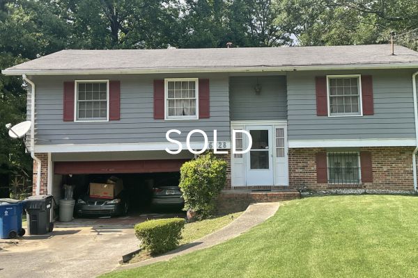 SOLD - INSTANT EQUITY SPLIT-LEVEL IN RIVERDALE GA · 3/2 · CLAYTON COUNTY  Valley Dale Dr, Riverdale, GA 30274