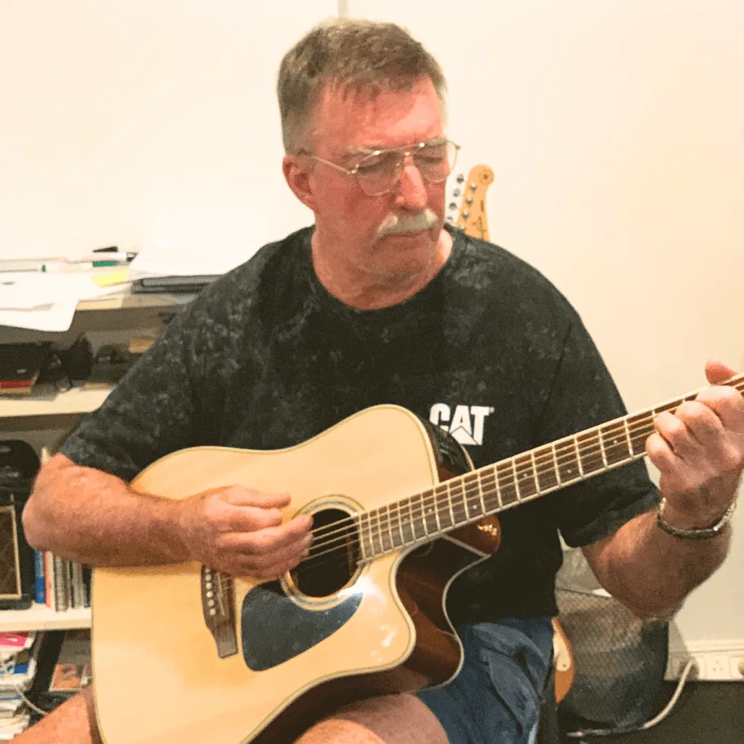 Adult guitar lessons near me in Carrara