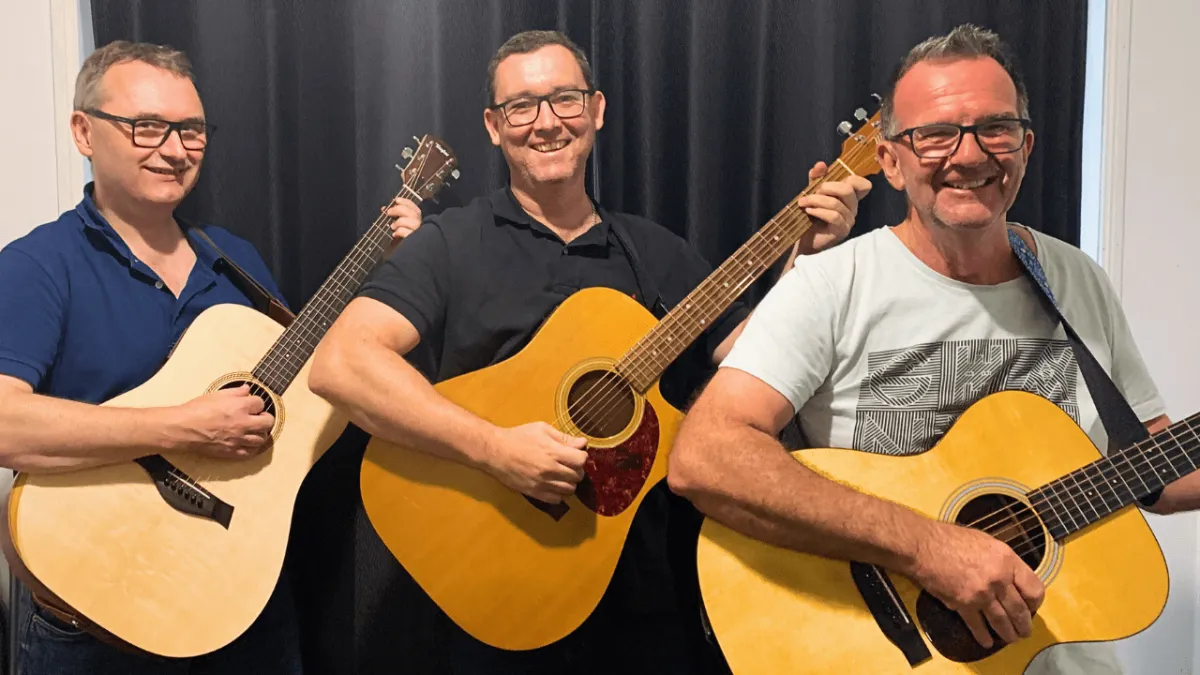 Real student success in a beginner-friendly adult guitar class