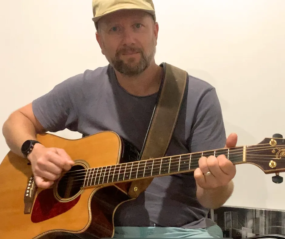 Free beginner guitar session for adults on the Gold Coast with Allen from Gold Coast School of Guitar
