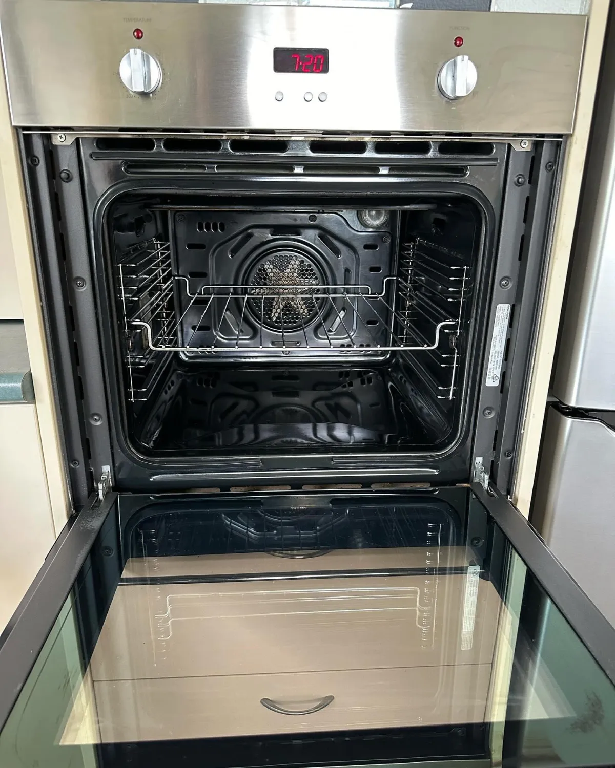 Grease-free oven after a deep clean by The Happy Cleaner team