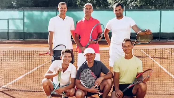 Group Tennis Lessons: Learning and Improving Together