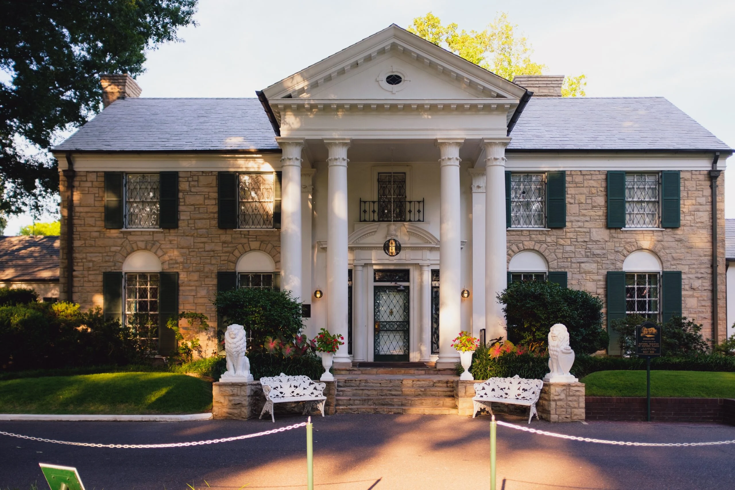 Graceland in Memphis, Tennessee – Step Into Rock ‘n’ Roll History at 
