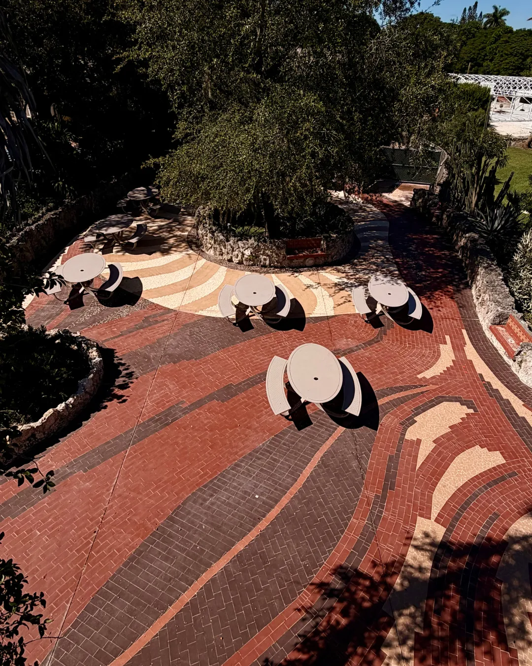 a kitchen with a center island with four bar stools
