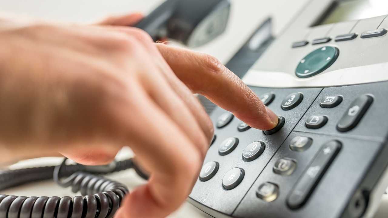 how to choose the right business phone system
