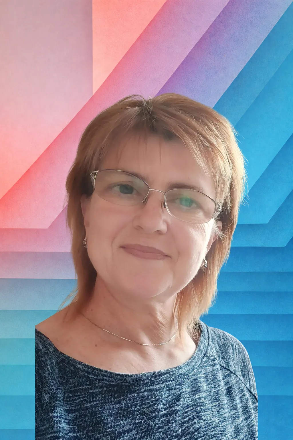 A coach portréja nyugodt, bizalmat sugárzó környezetben, aki személyes fejlődésben és életvezetési kérdésekben támogat.