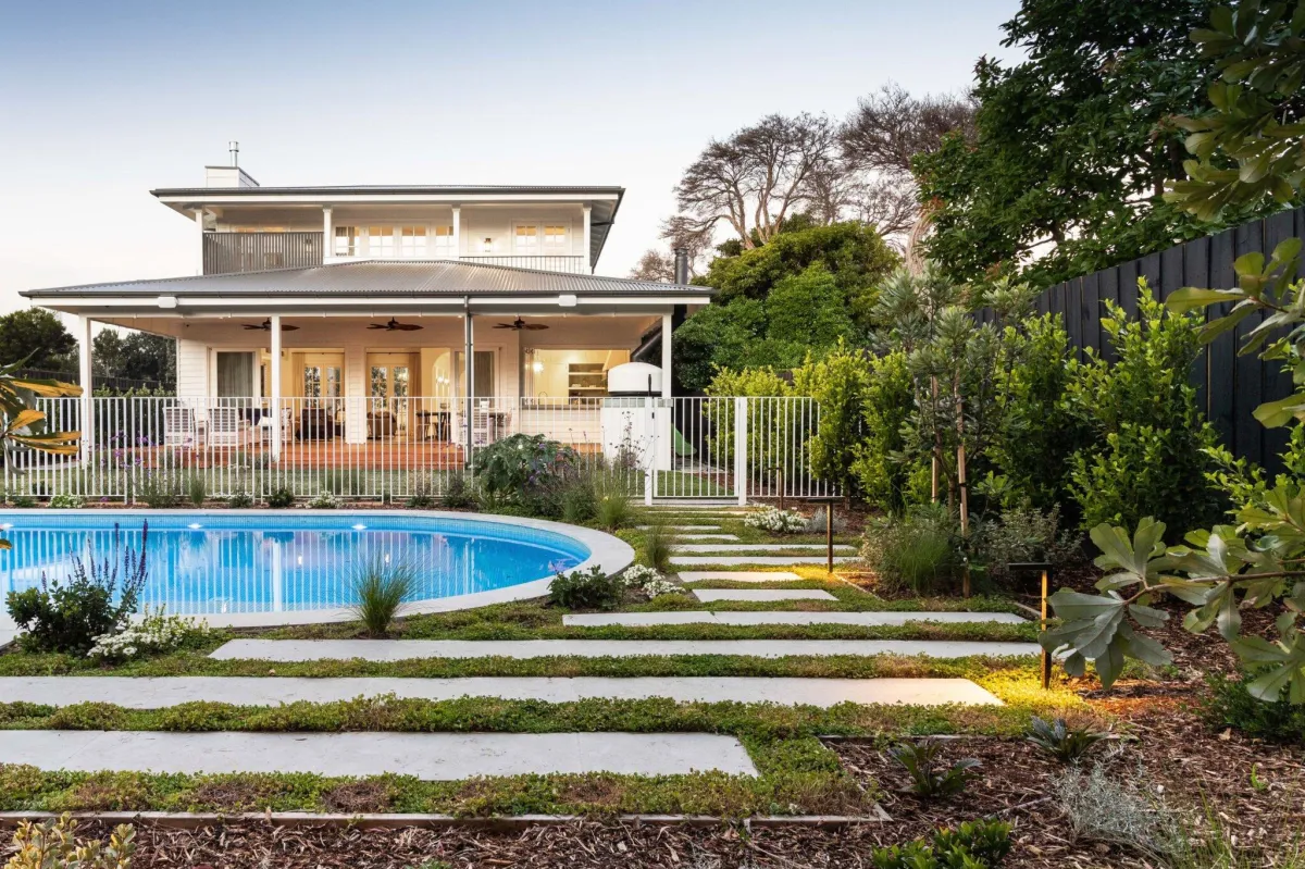concrete pool construction templestowe