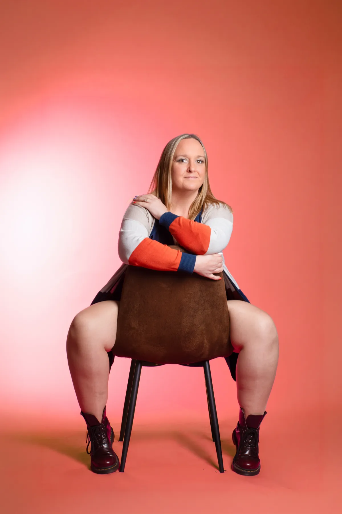 The founder of The Social Handgrenade straddling a chair introducing herself