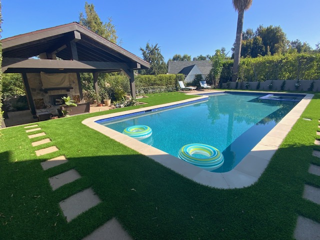 {{ custom_values.service_1 }} in {{custom_values.biz_area_1})