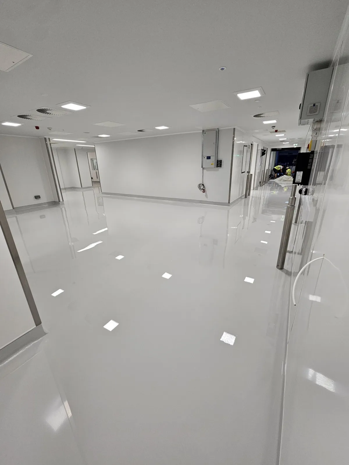 Clean, seamless hygienic resin floor in sterile environment designed for easy cleaning and contamination control.