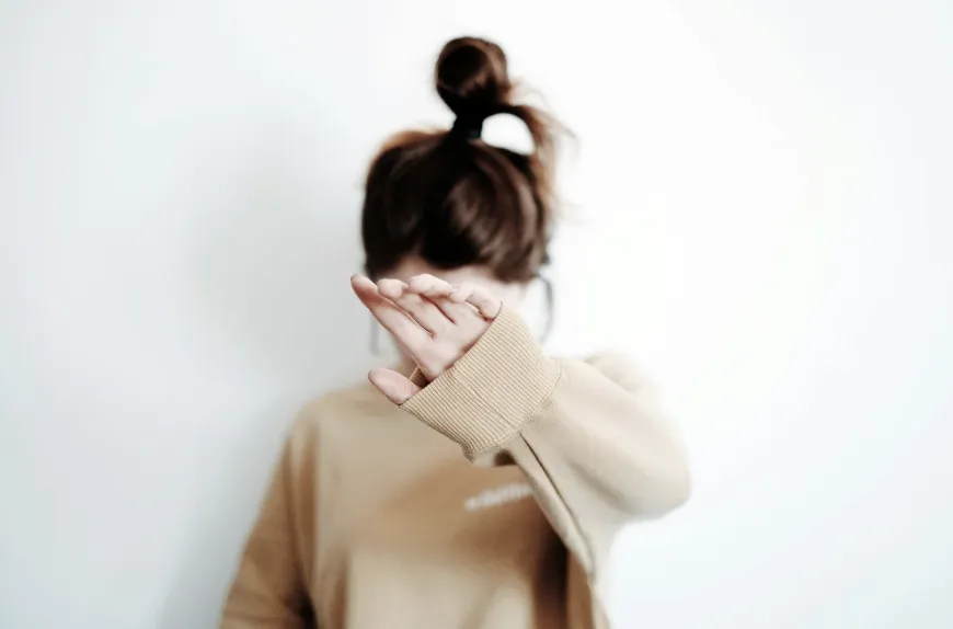 girl boss text on brown background