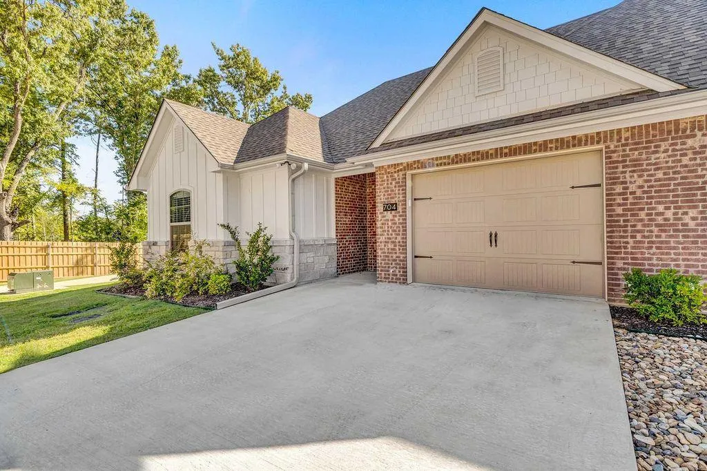Tyler Concrete builds and installs driveways