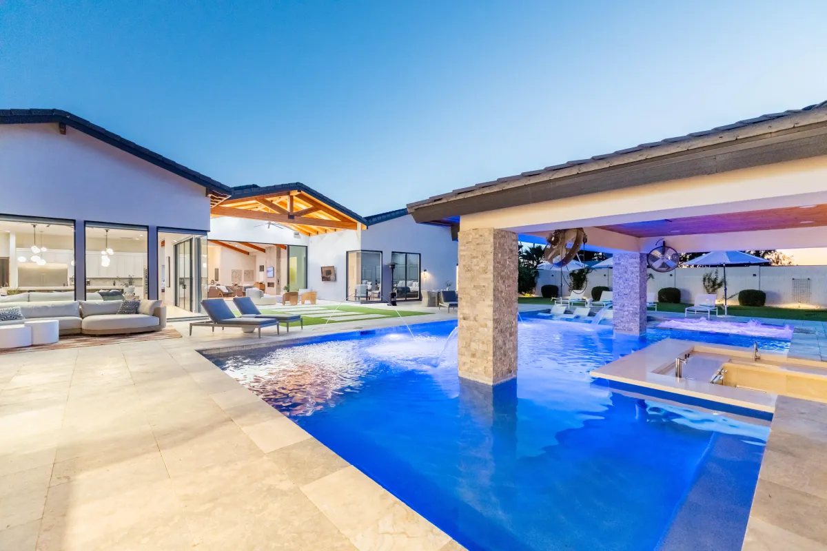 Luxury resort-style backyard with pool, spa, and sunken lounge at HÓZHÓ Scottsdale