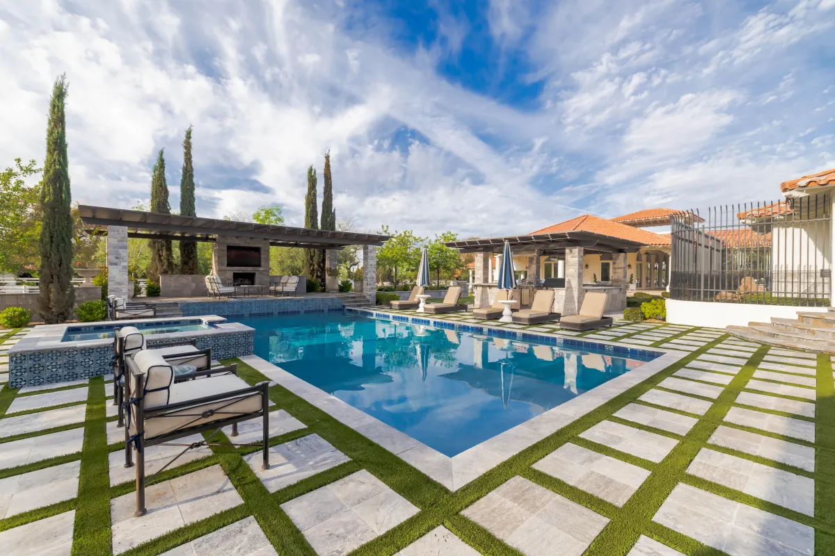 Luxury resort-style backyard with pool, spa, and sunken lounge at HÓZHÓ Scottsdale