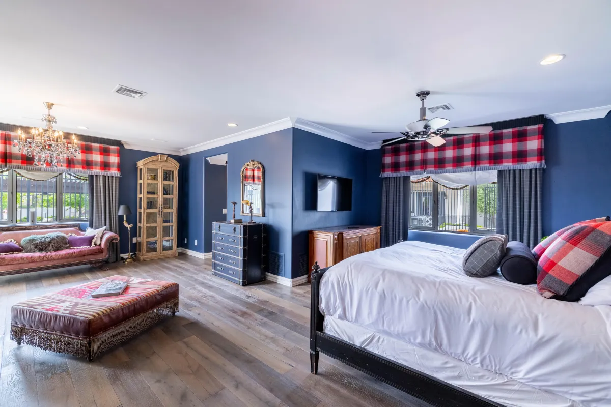 ranch style bedroom set up