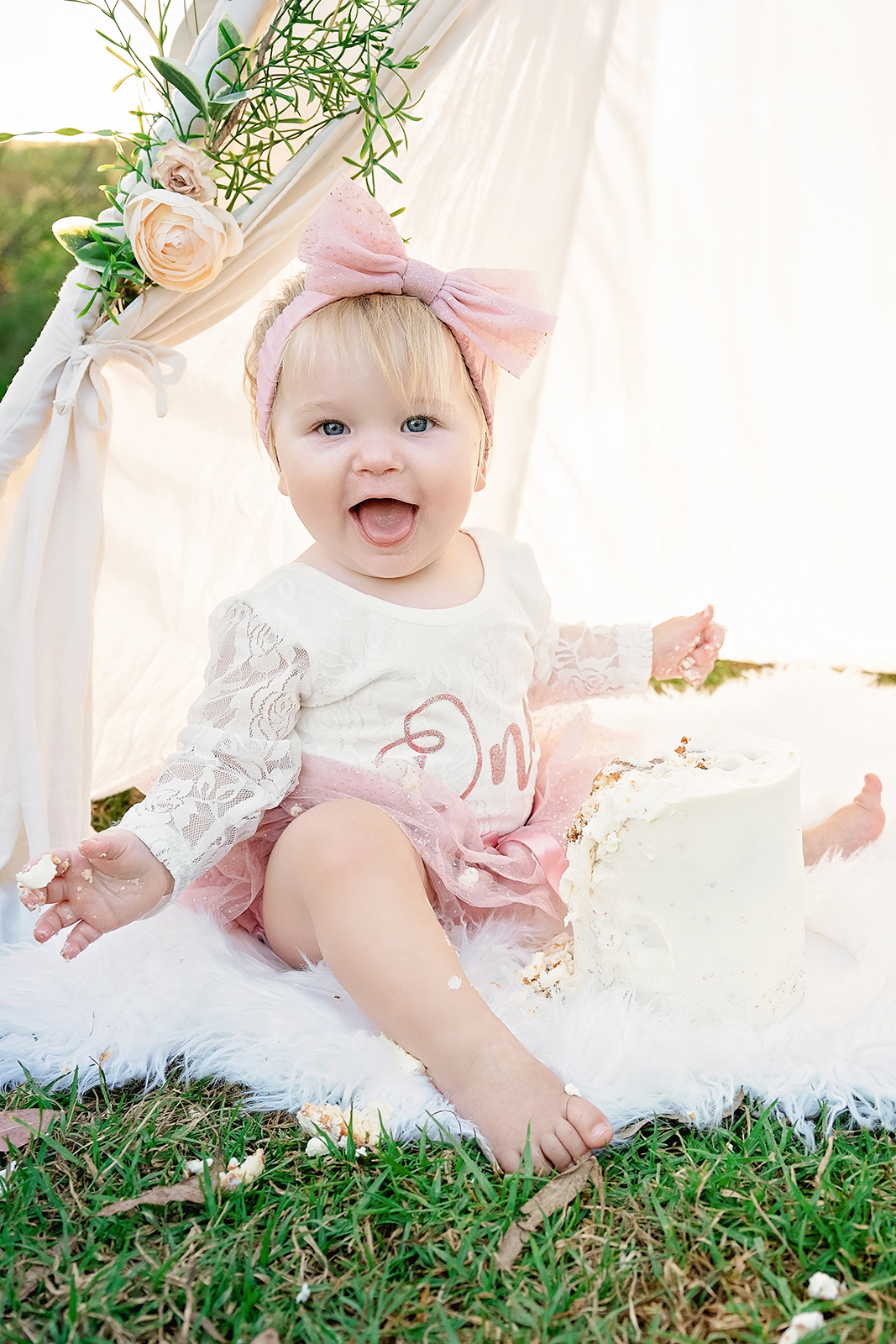 Joyful first birthday cake smash session