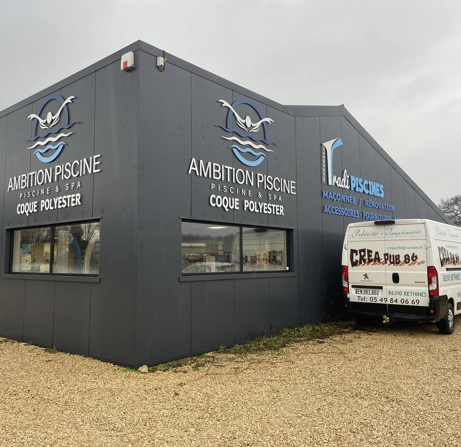 Atelier CreaPub 86 à Poitiers – impression, découpe et pose de supports publicitaires