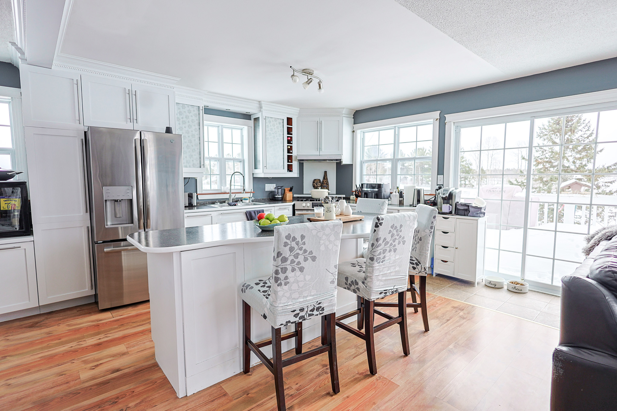 a living room filled with furniture and a kitchen