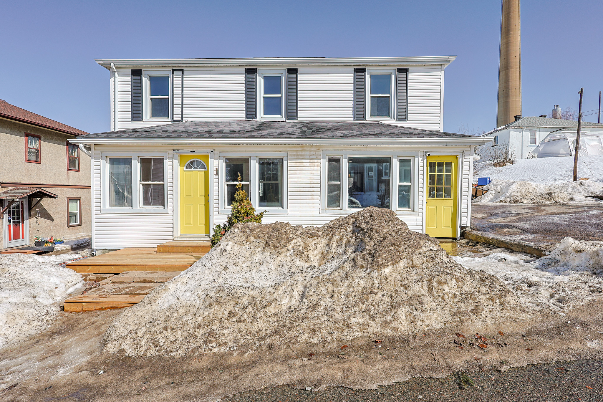 a living room filled with furniture and a kitchen