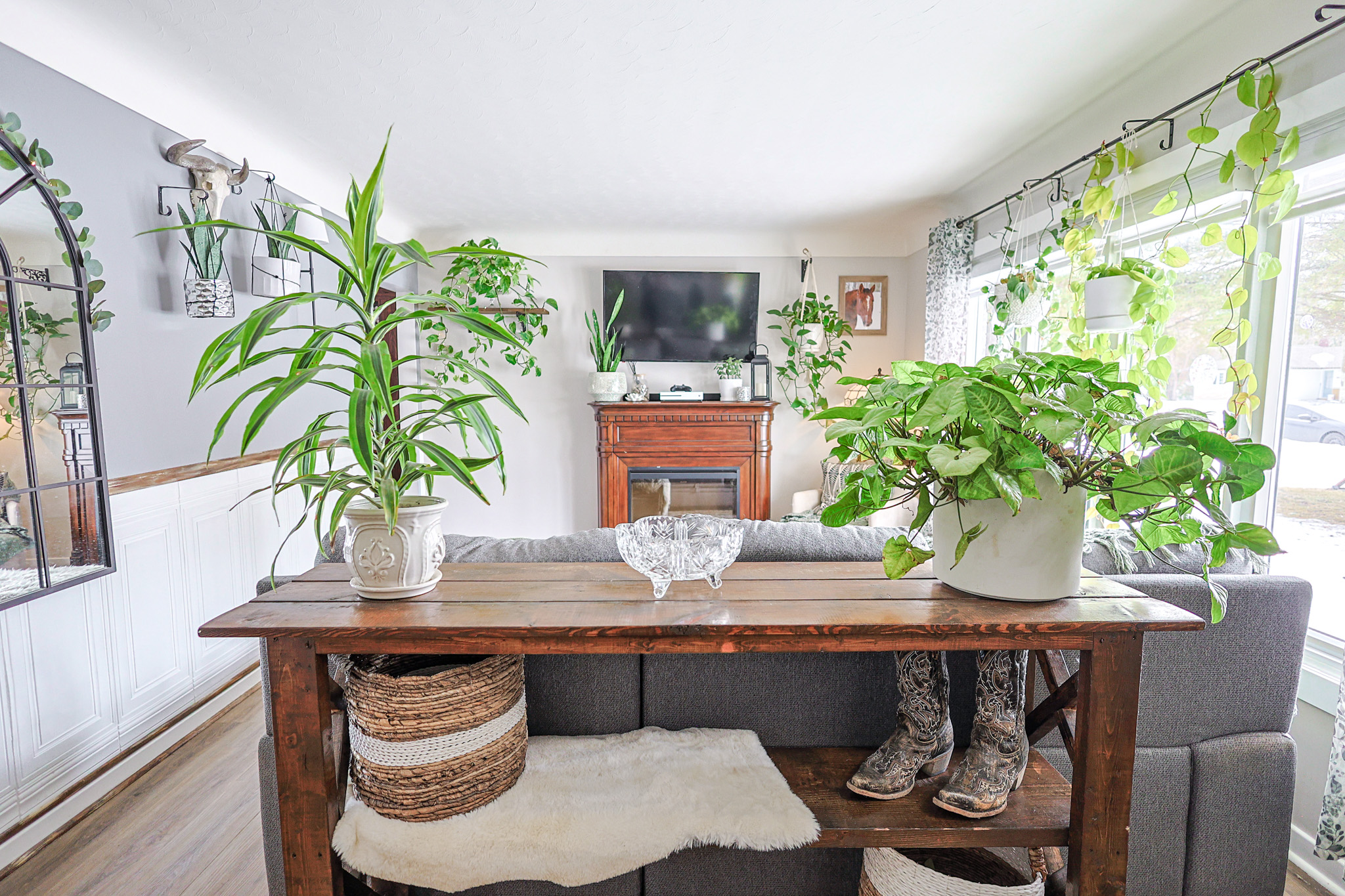 a living room filled with furniture and a kitchen