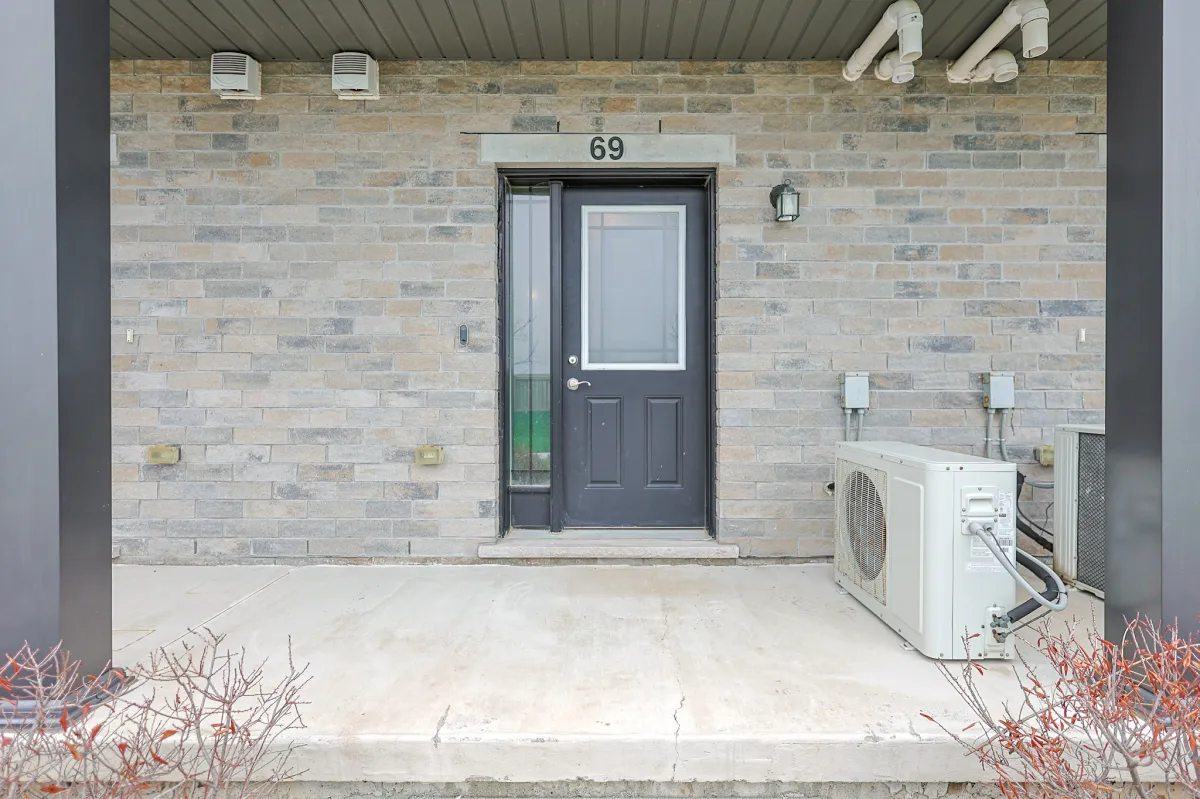 a living room filled with furniture and a kitchen