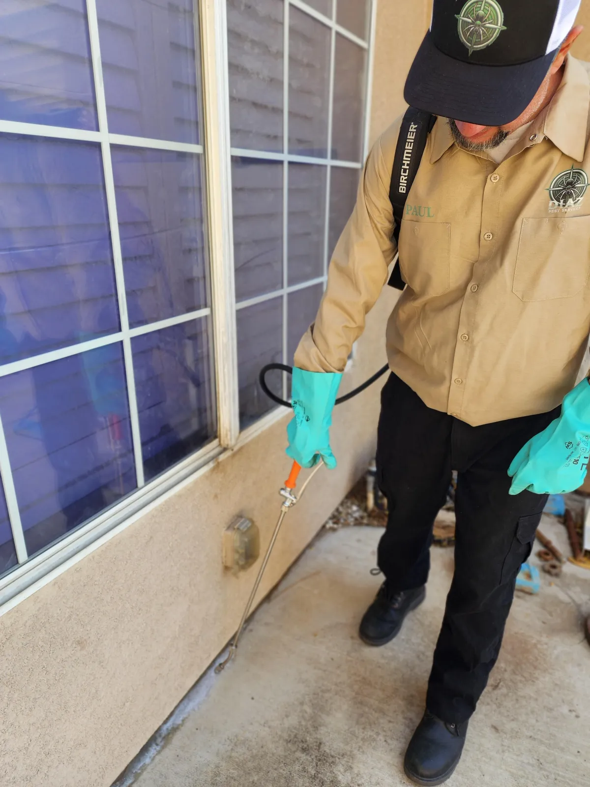 A professional pest control technician from Diaz Pest Services spraying eco-friendly treatment around a suburban home. Providing residential and commercial pest control services in he Inland Empire, includingSan Bernardino, Fontana and Rialto
