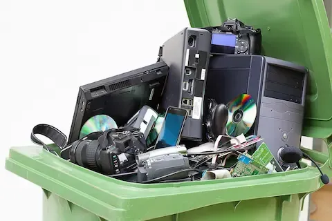 E-waste recycling with discarded computers and electronics – Woodburn Junk Removal.