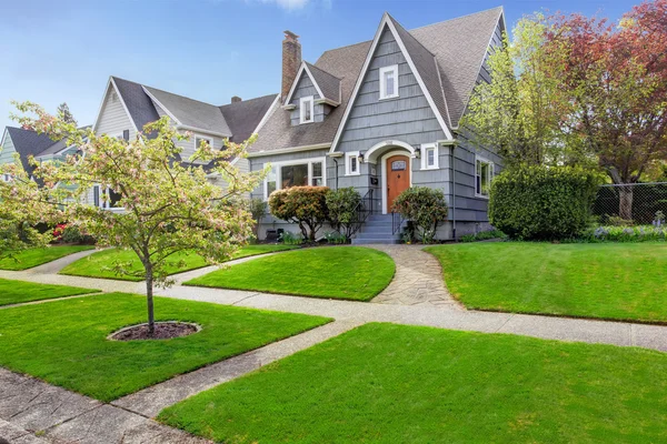 Memphis home with lush green lawn and colorful front door