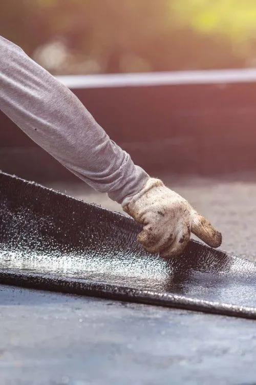 expert roofer applying epdm on commercial roof