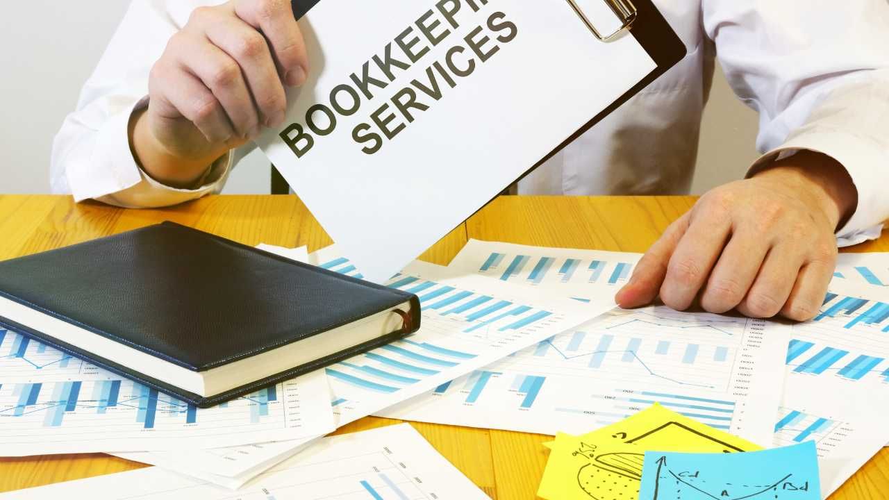 The Benefits of Hiring a Professional Bookkeeper for Your Business