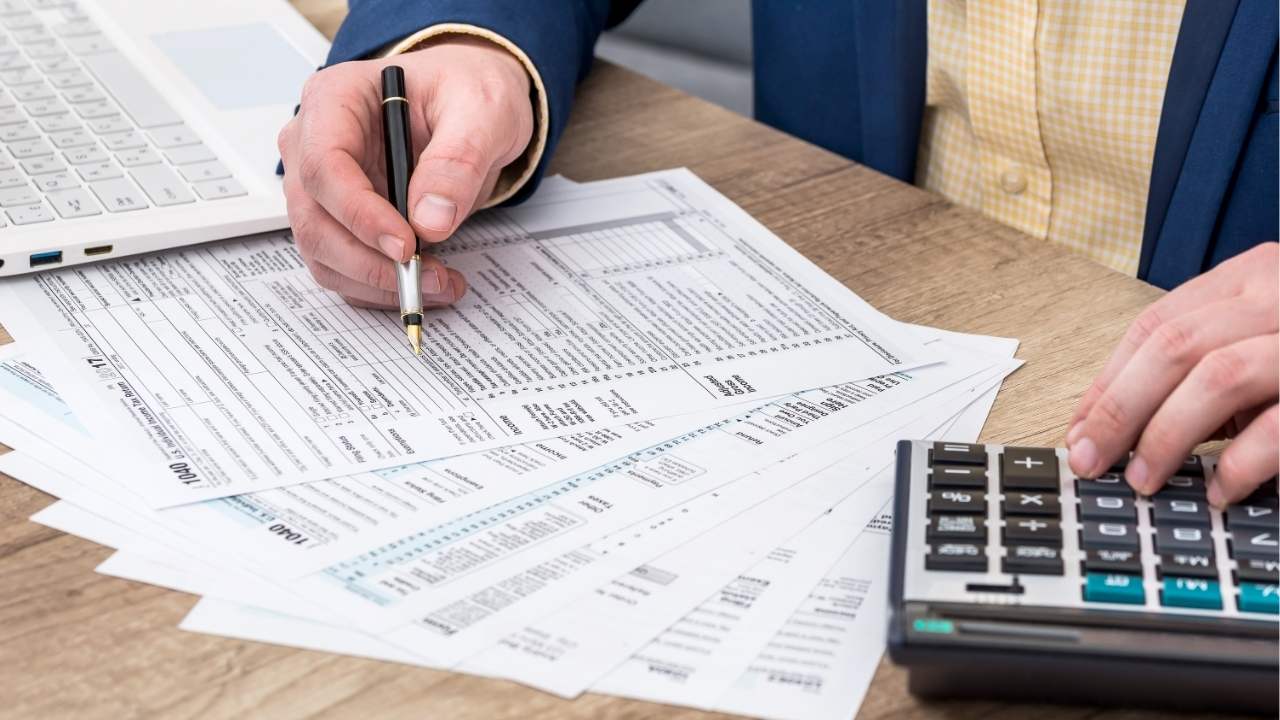 LLC vs S Corp Taxes: Which Saves You More Money?