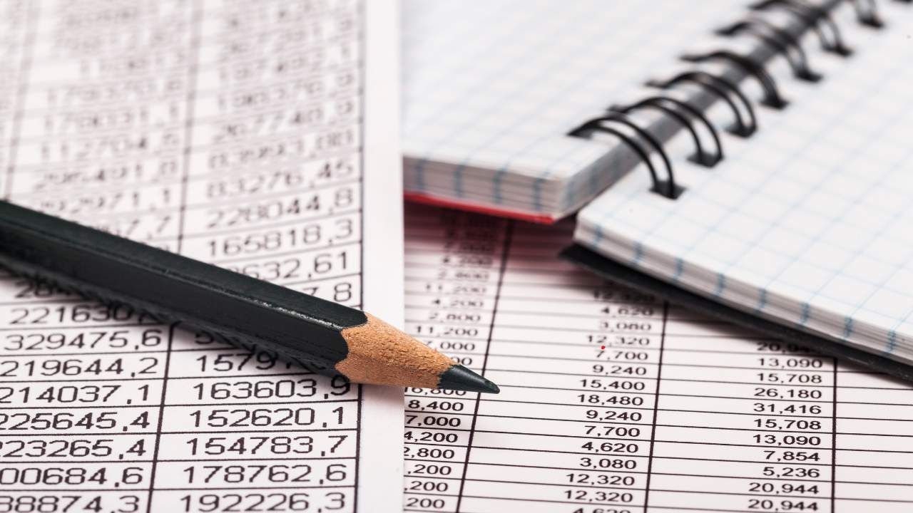 differences between bookkeeping and accounting