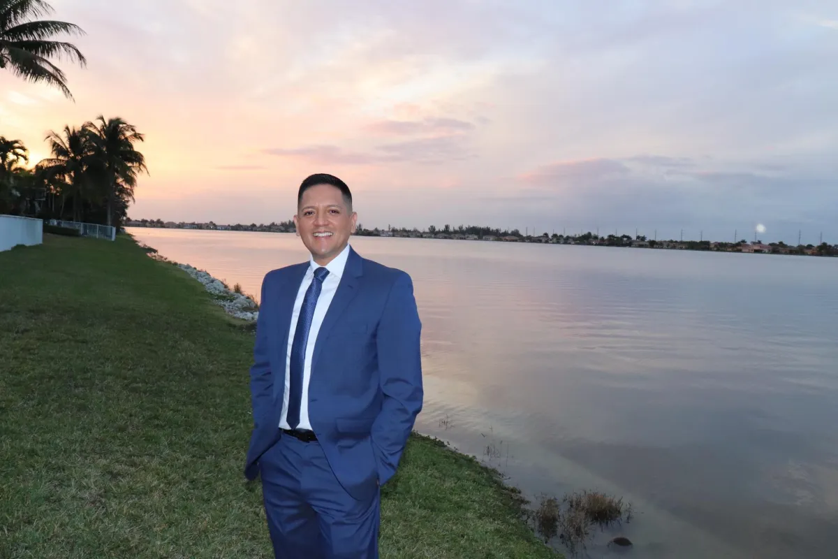 Buy a Home in Broward County, Robert Edward Paucar Realtor