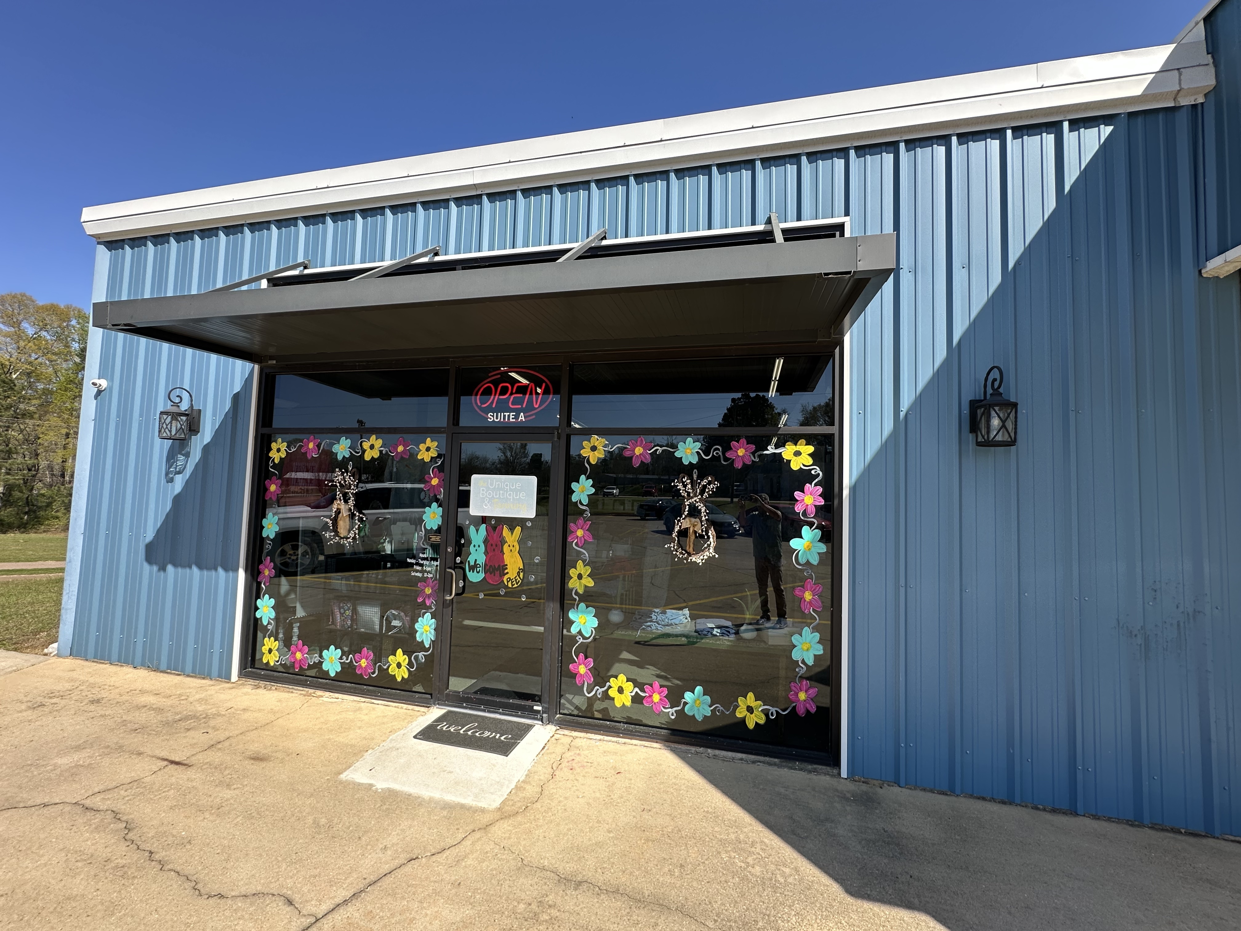 The Unique Boutique & Tanning located in Crystal Springs, MS