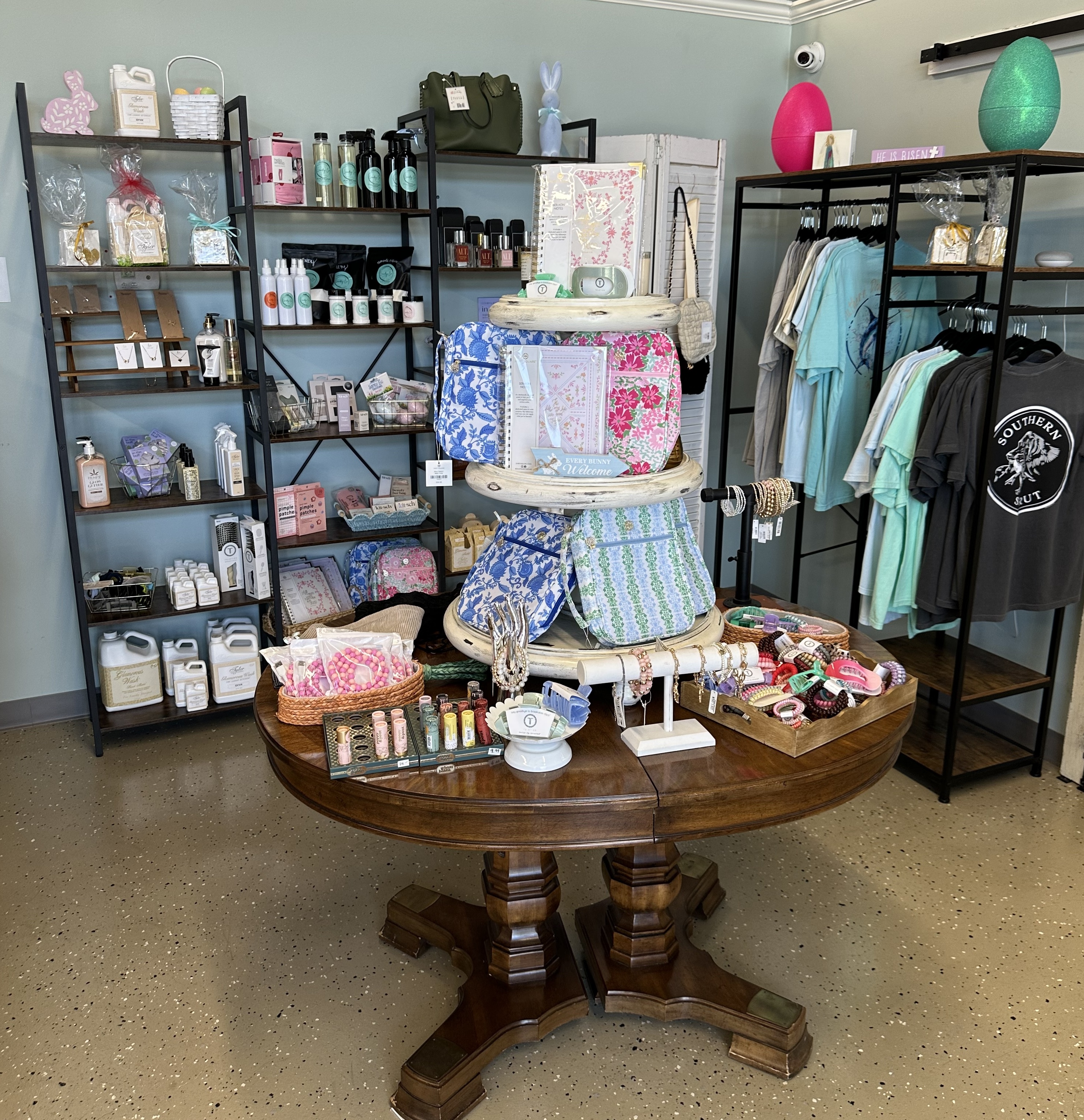 Gifts, skin care products, women's clothing, accessories, t-shirts, jewelry, Crystal Springs MS