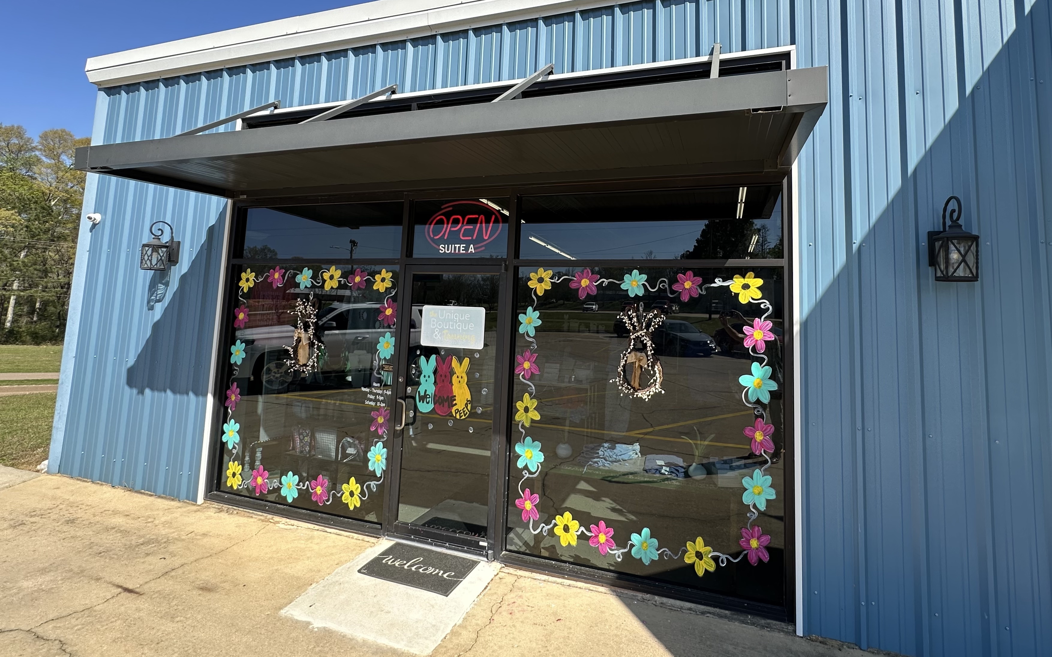 The Unique Boutique & Tanning located in Crystal Springs, MS