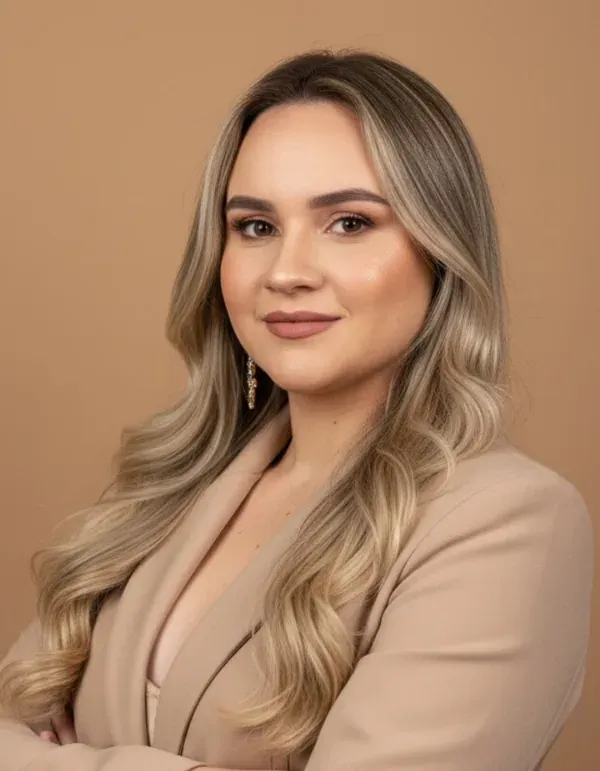 Alejandra, Directora de Ventas de MigraPlus