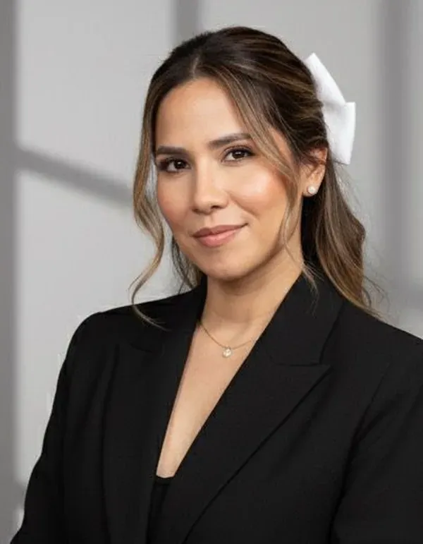 Alejandra, Directora de Ventas de MigraPlus