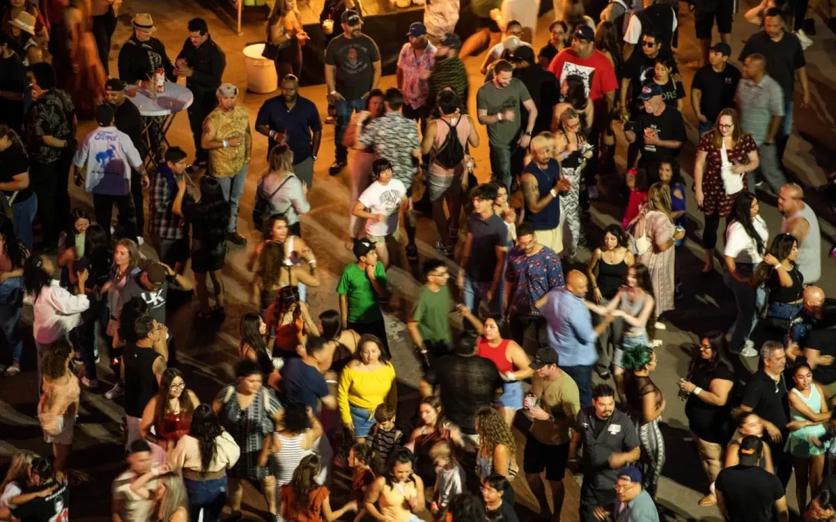Evening crowd at Dancing on the River in Reno City Plaza