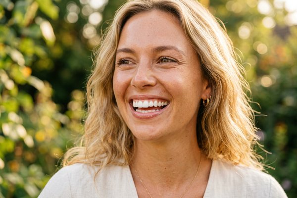 Get Your Smile Summer-Ready: Whitening, Bonding and Veneers in Altrincham