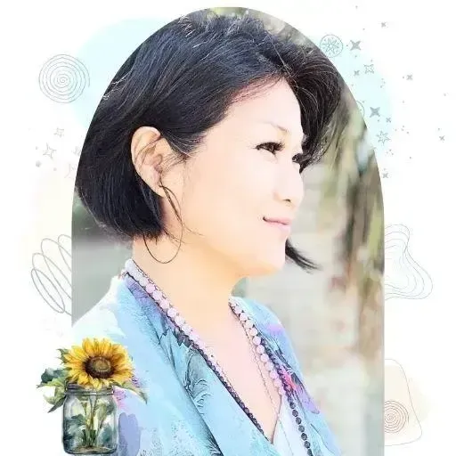 Portrait of Evelyn Foreman in the Everyday Sacred 49-Day funnel About section, smiling warmly and inviting visitors to connect with her soul-centered teachings and aligned living practices