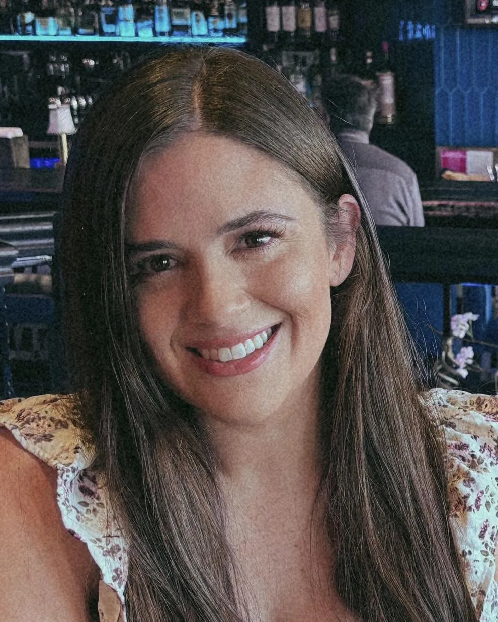 Vanidi Hernandez, behaviour analyst health coach working with client