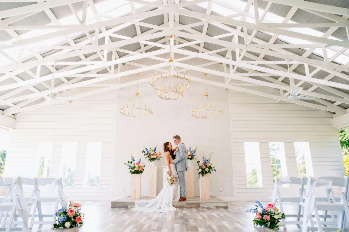 Sunset Oaks Venue bride guide and logo preview
