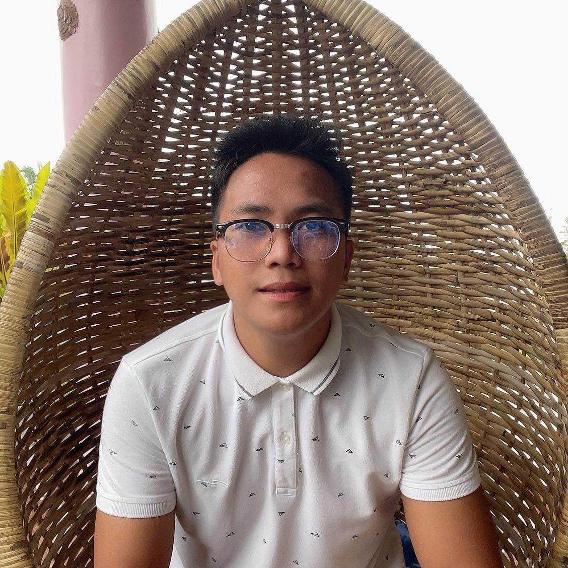 E-commerce virtual assistant working remotely