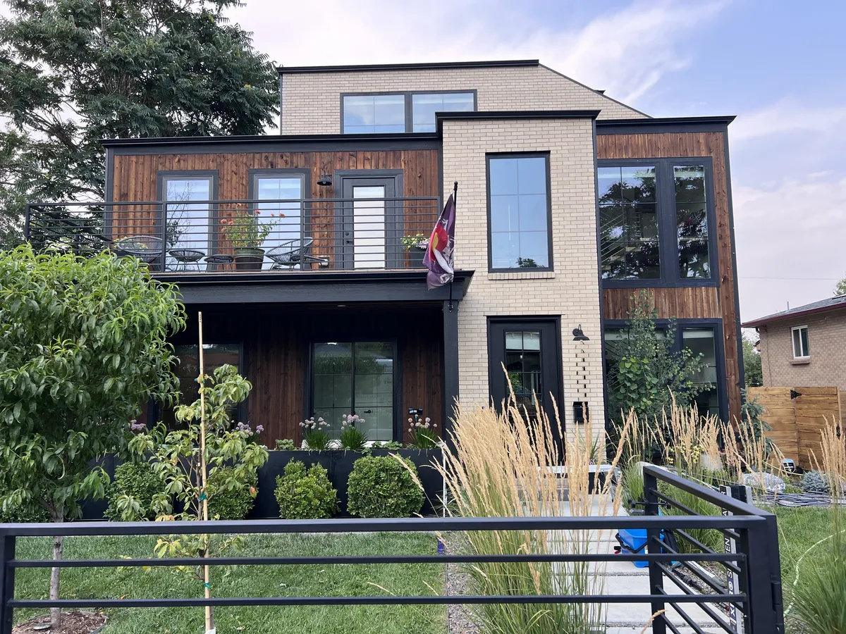 Window cleaning on a modern new-build home in Northern Colorado