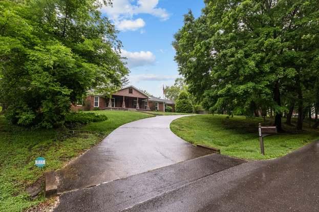 Clarksville Concrete builds and installs Driveway