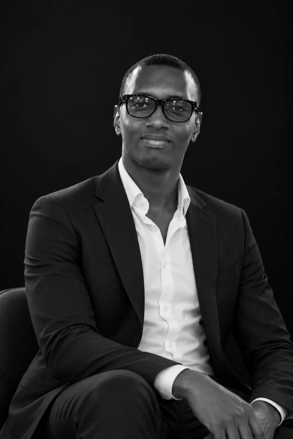 Portrait noir et blanc du fondateur de l'Institut Afromind