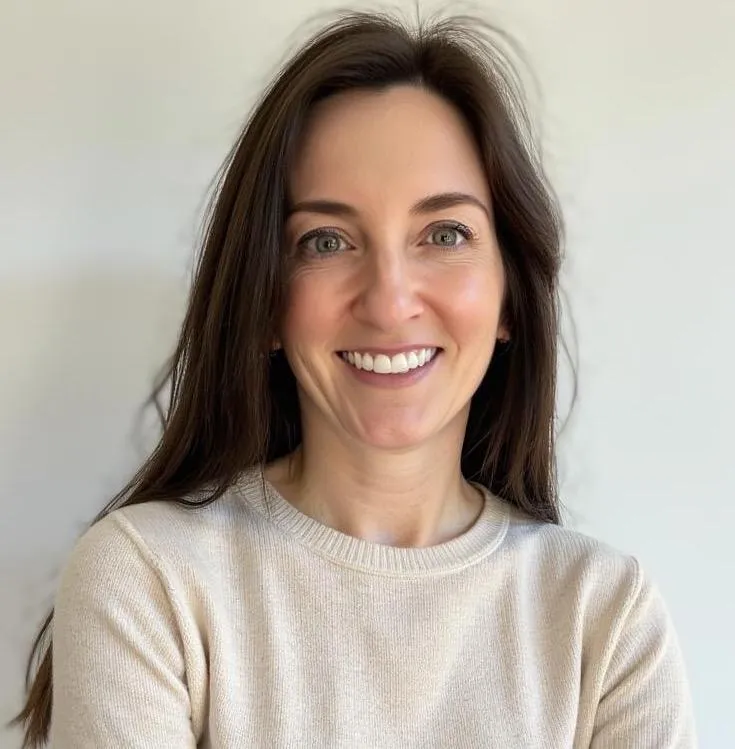 founder of She Profits With Purpose, helping others launch and automate online businesses with done-for-you marketing systems