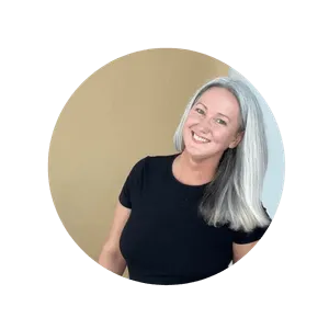 Headshot of Meg O’Neill in a black t-shirt, content creator & social media strategist