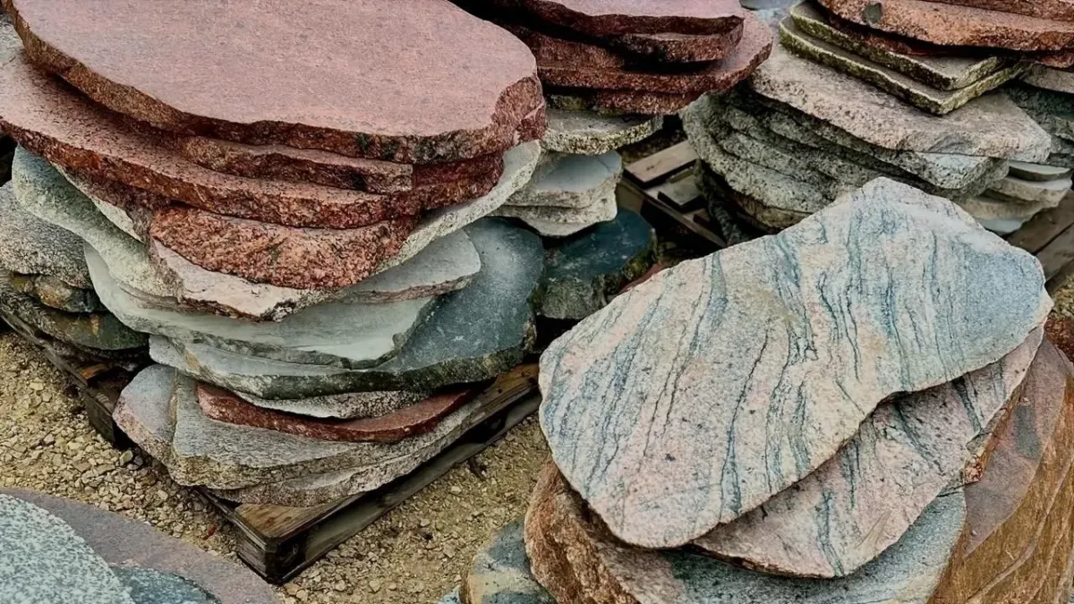 Kivikaru lõigatud maakivi